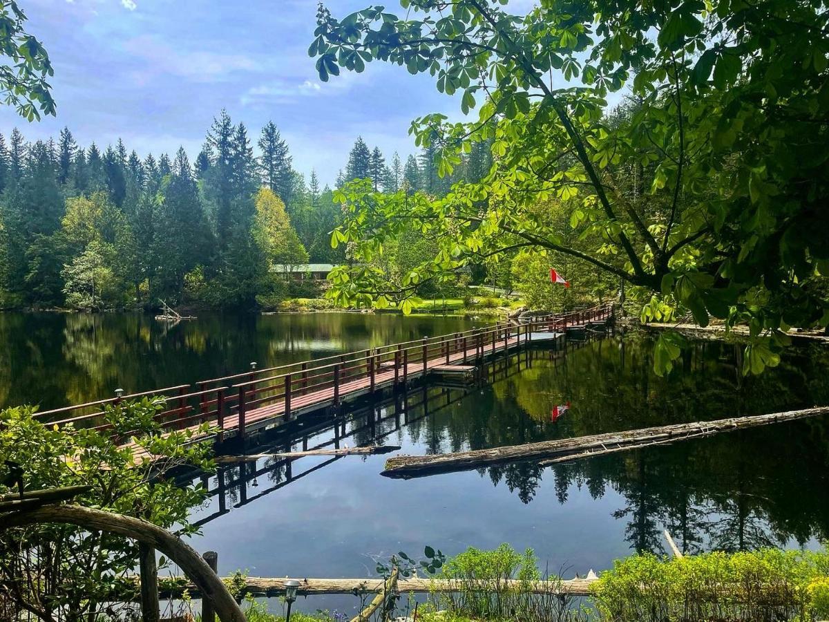 Ruby Lake Resort Madeira Park Exterior photo