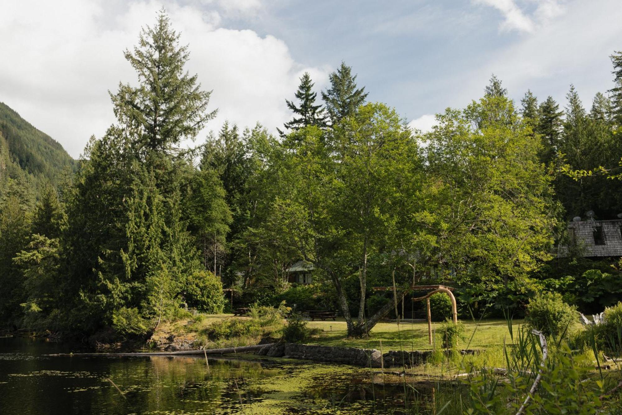 Ruby Lake Resort Madeira Park Exterior photo