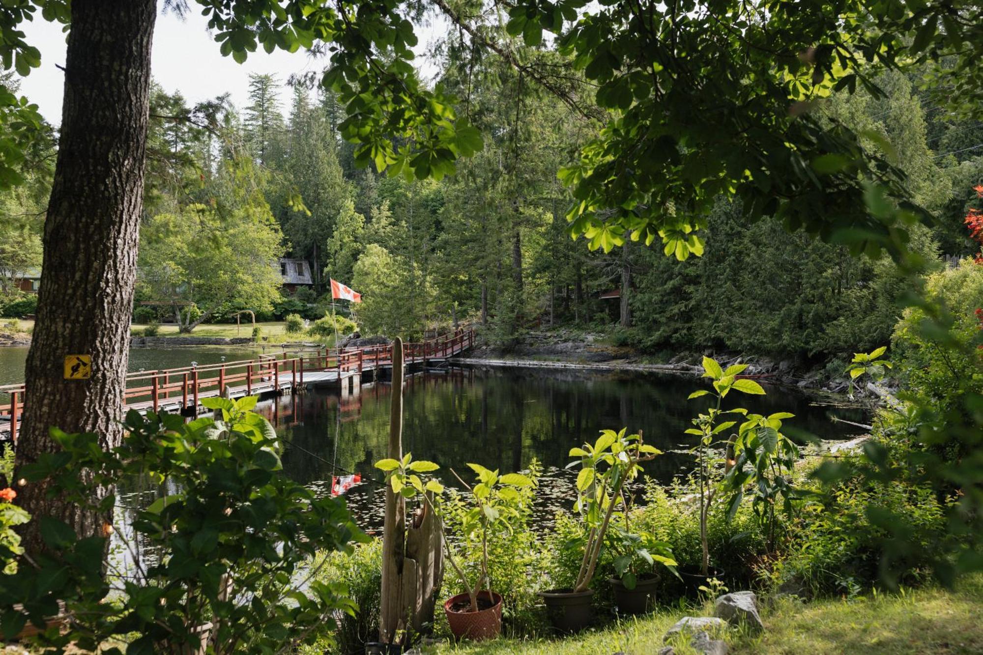 Ruby Lake Resort Madeira Park Exterior photo